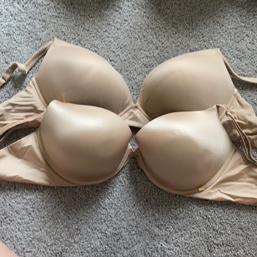 Victoria’s Secret bras size 40 D